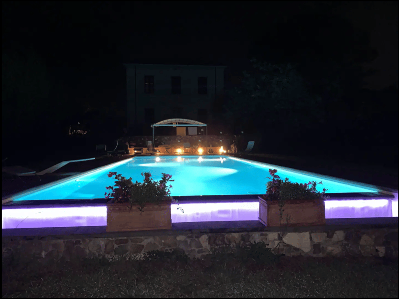 TOSKANA – Historische Villa in Hügelzone, 4 km von Lucca entfernt + 3,3 Hektar Land mit Olivenhain und Weinberg (18)