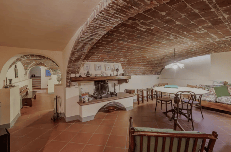 TOSKANA – Historische Villa in Hügelland, 4 km von Lucca entfernt + 3,3 Hektar Olivenhain und Weinberg (13)