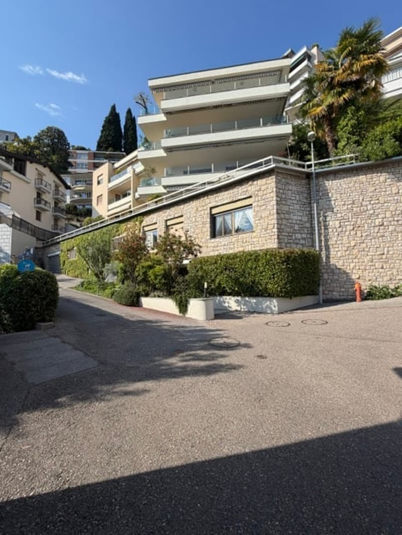 LUGANO – CASTAGNOLA – Modern studio for sale, partial lake view, in residential area (10)