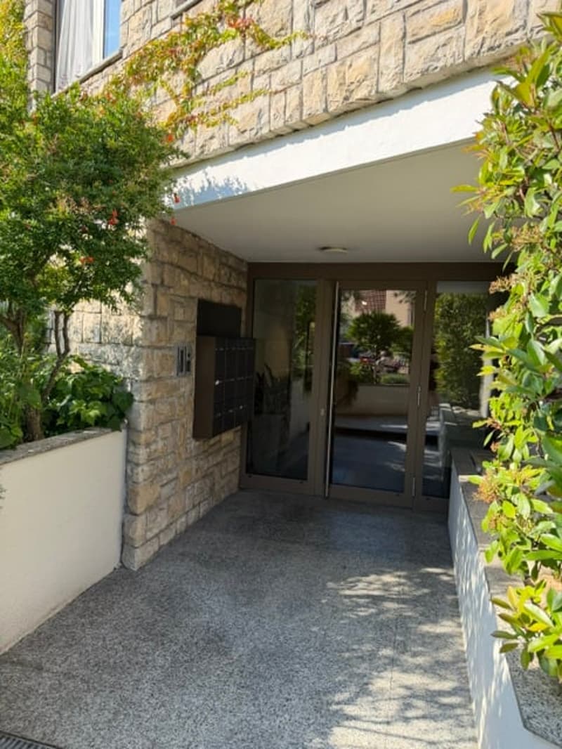 LUGANO – CASTAGNOLA – Modern studio for sale, partial lake view, in residential area (11)
