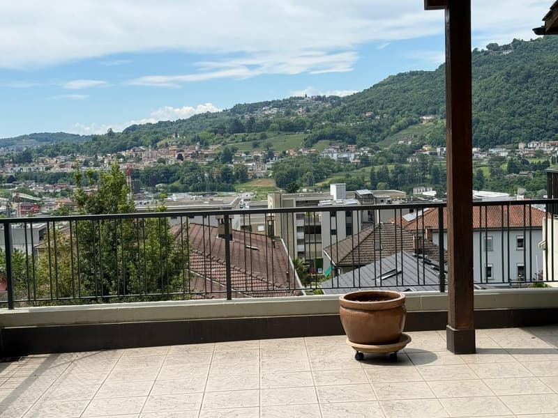 MENDRISIO: Dans un quartier calme et résidentiel, nous vendons une grande maison lumineuse avec vue ouverte. (5)