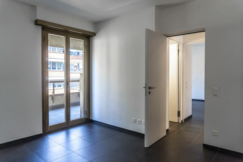 Elegant 7-room apartment with panoramic lake views (6)