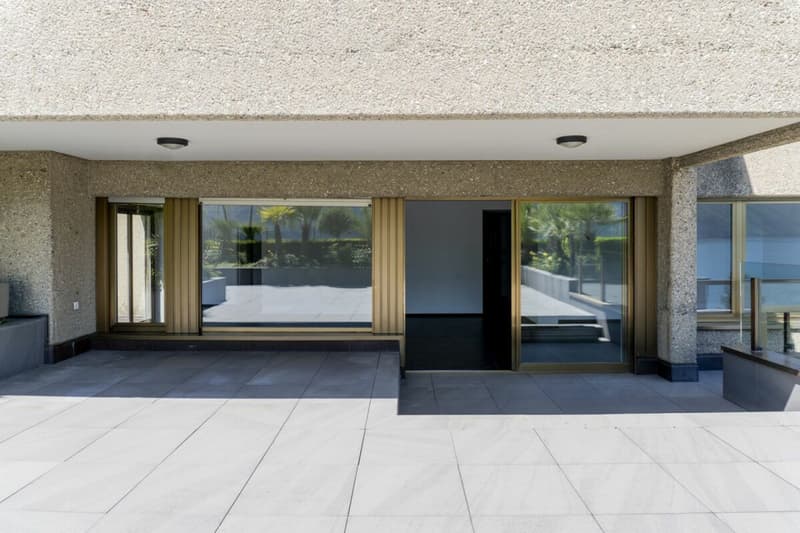 Elegant 7-room apartment with panoramic lake views (9)