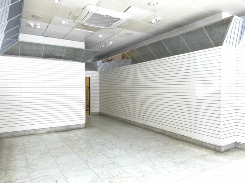 Espace commercial avec vitrine au centre de Lugano (3)