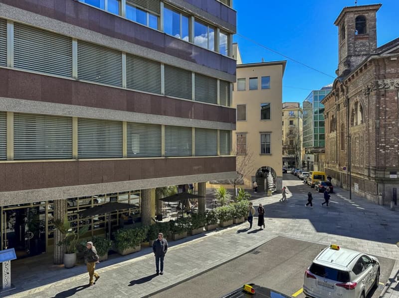 Espace commercial avec vitrine au centre de Lugano (7)