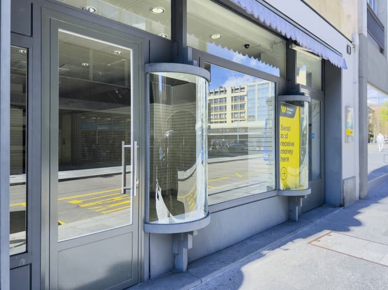 Espace commercial avec vitrine au centre de Lugano (9)