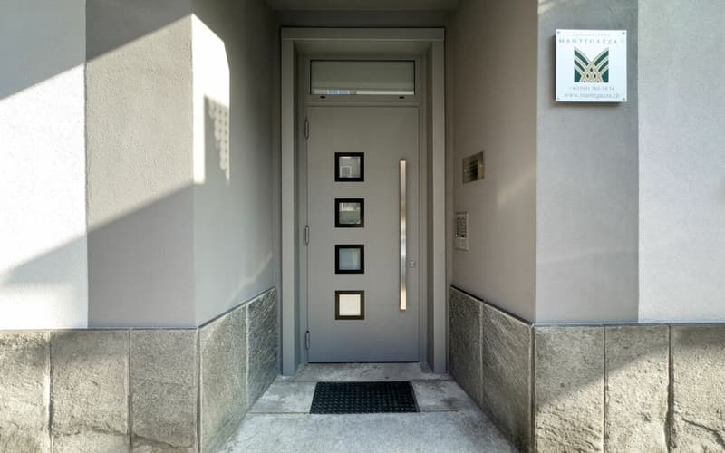 Geräumige 5-Zimmer-Wohnung in der Renovierungsphase (2)