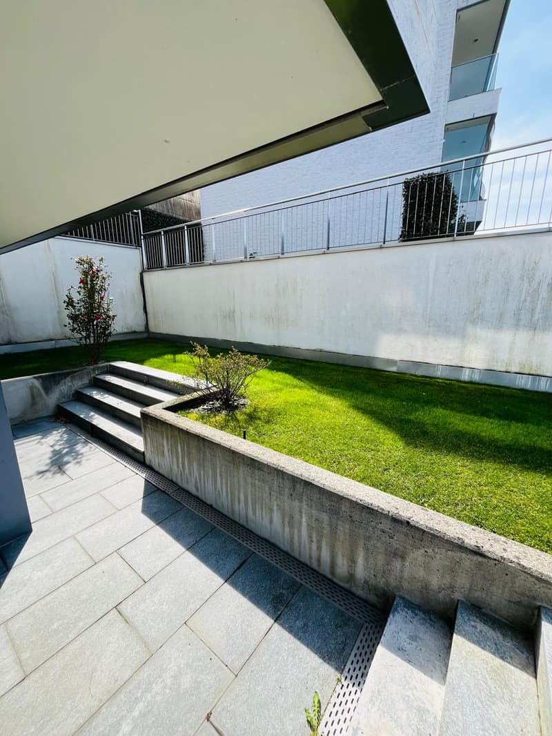 Appartamento di 3.5 locali con giardino e vista lago (12)