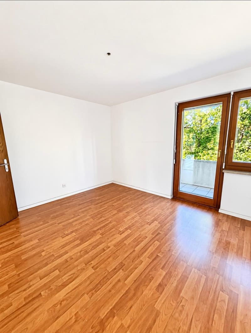 Elegante appartamento di 3,5 locali in vendita a Vezia con terrazze (14)