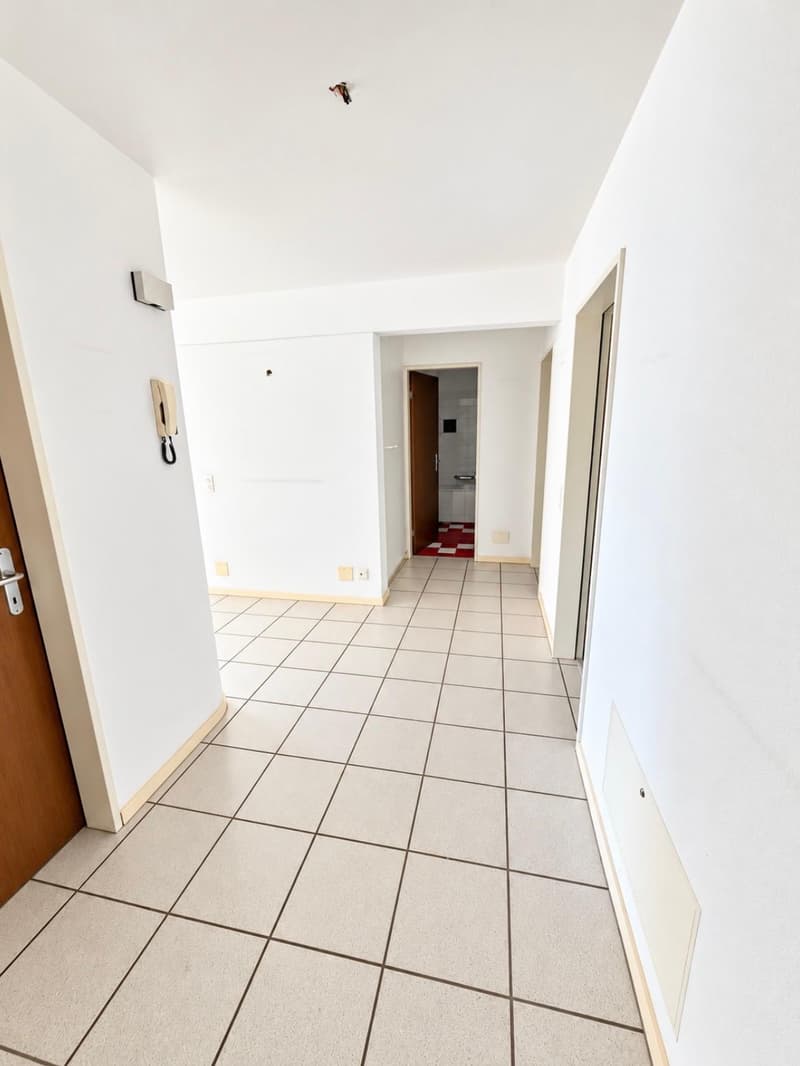 Elegante appartamento di 3,5 locali in vendita a Vezia con terrazze (11)