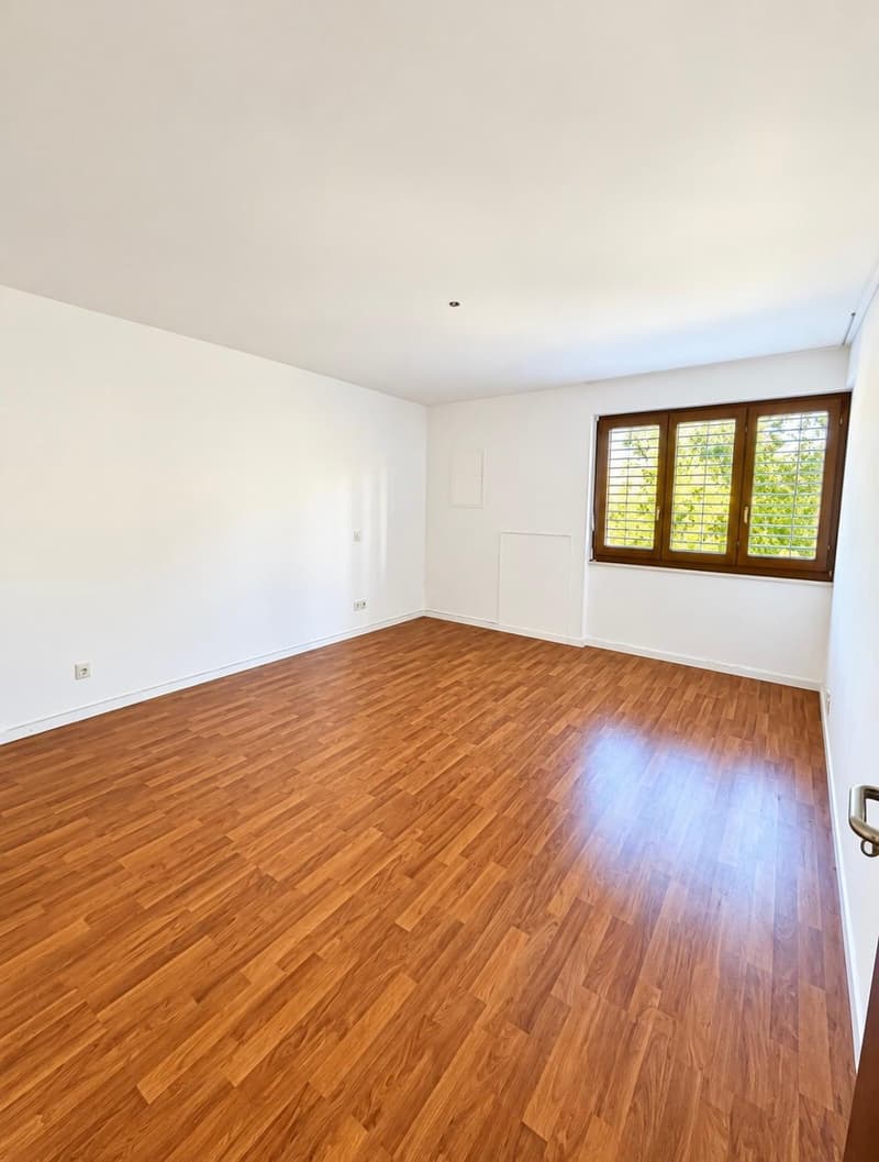 Elegante appartamento di 3,5 locali in vendita a Vezia con terrazze (16)