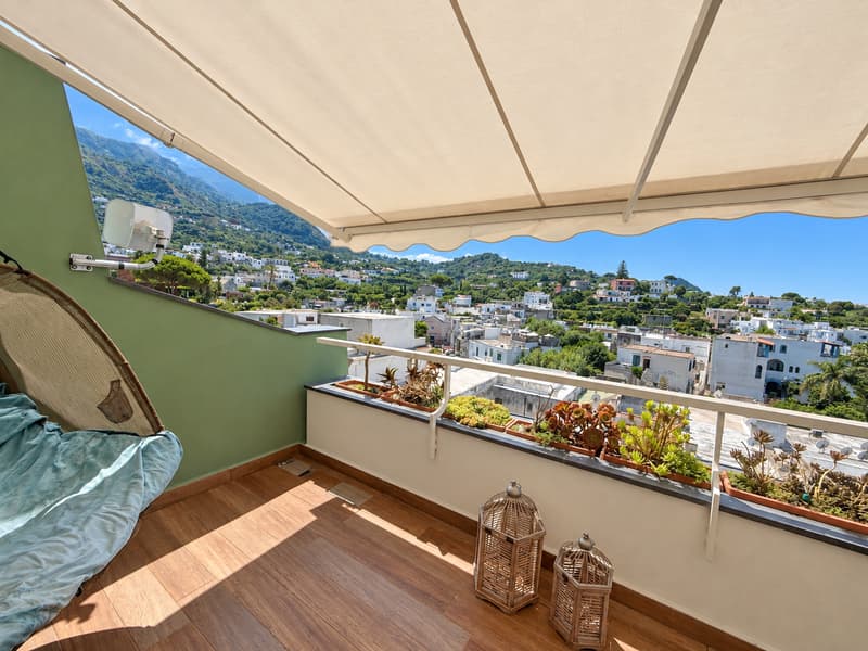 Luminoso Appartamento in Vendita a Ischia – 3.5 Locali con Vista Panoramica (7)