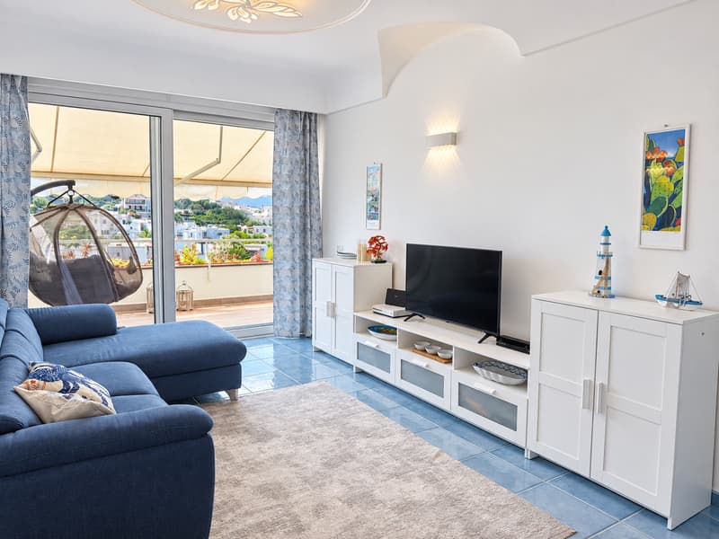 Luminoso Appartamento in Vendita a Ischia – 3.5 Locali con Vista Panoramica (2)