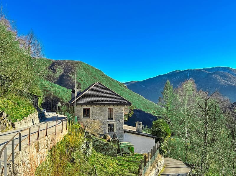 Casa Tipica Ticinese con giardino - Typisches Tessiner Haus mit Garten (1)