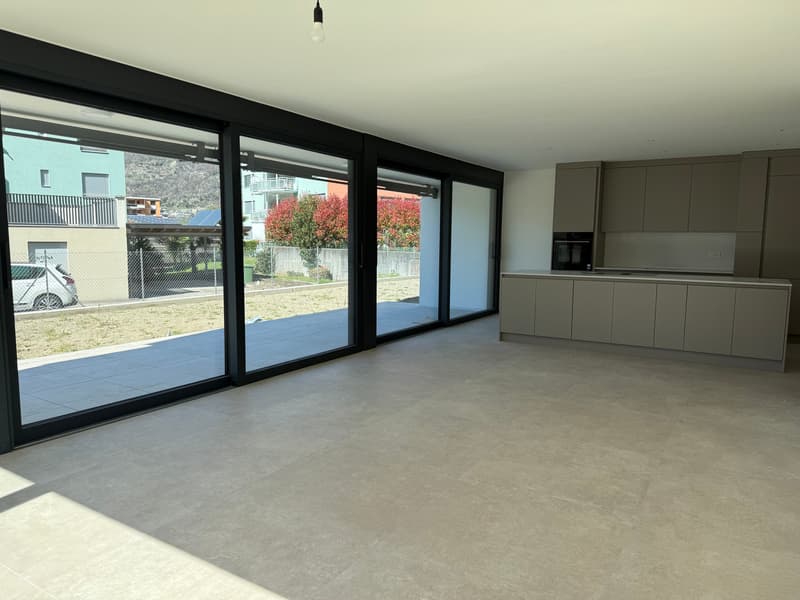 Appartement moderne avec jardin à Giubiasco (8)