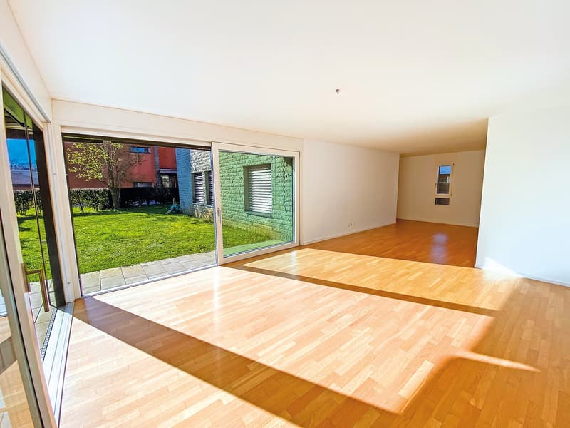 empty room, wooden floor, sliding glass doors, balcony, view of the garden