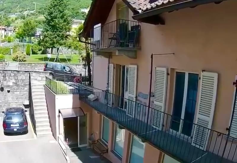 3-storey house, balcony, parking place, steps
