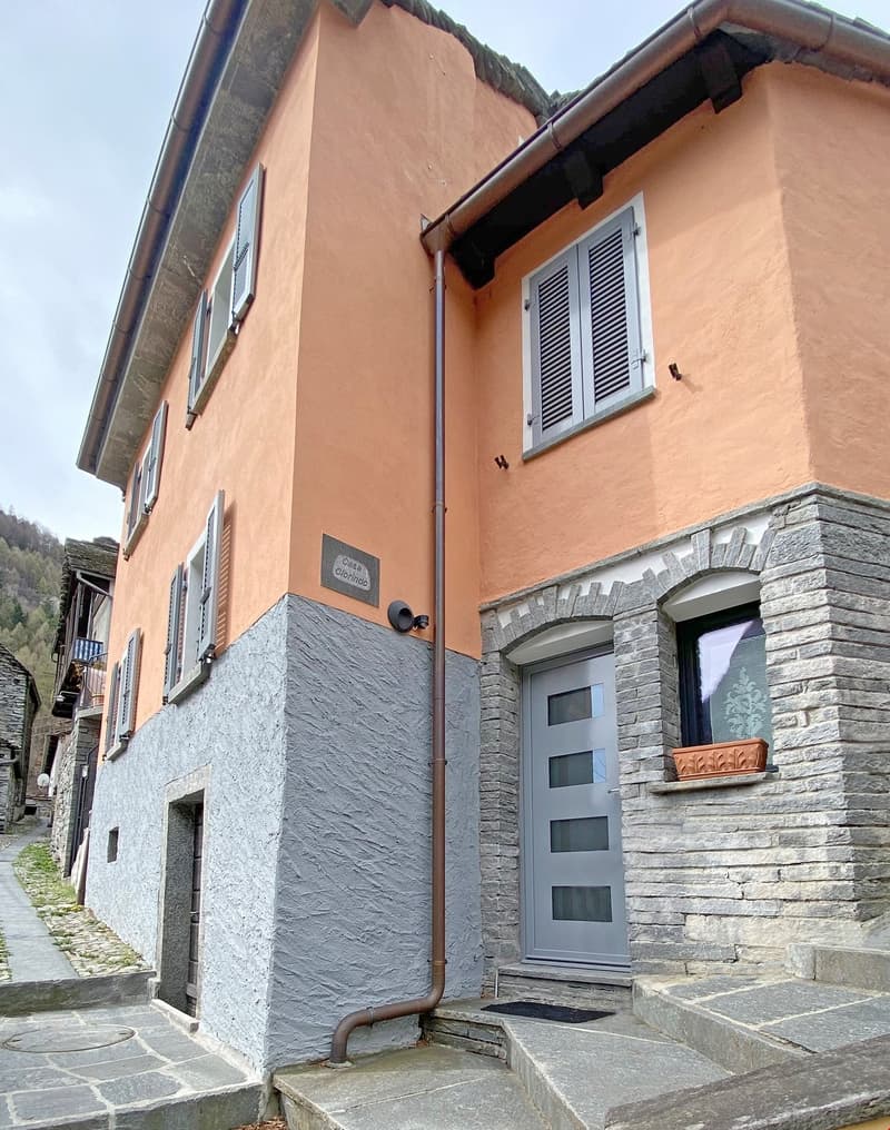 Vallemaggia, Cevio, Maison tessinoise typique rénovée, terrasse et jardin (9)