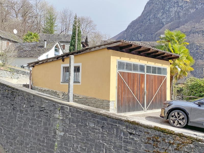 Vallemaggia, Cevio, Maison tessinoise typique rénovée, terrasse et jardin (11)