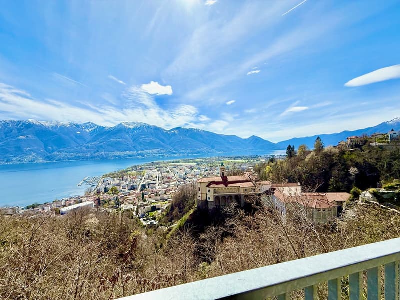 House on a hill with a view of the city and mountains
