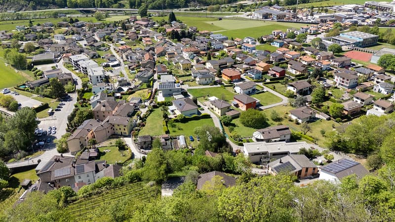 Haus zur Renovierung in Hügelposition auf bebaubarem Grundstück (5)