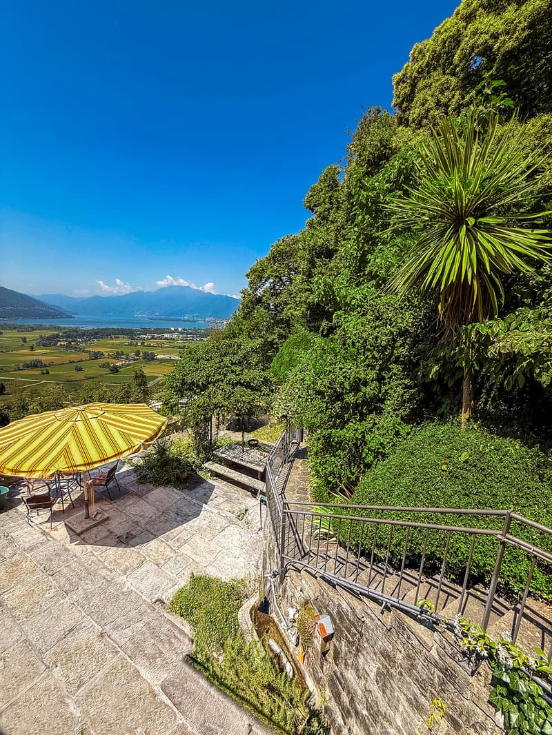 Zweitwohnsitz , Lago Maggiore, Tessin: Anwesen mit atemberaubendem Seeblick (13)