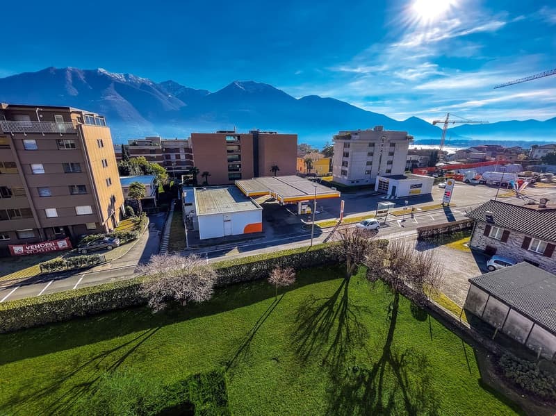 A due passi dal lago e dalla stazione di Minusio, grande e soleggiato 4.5 locali (1)
