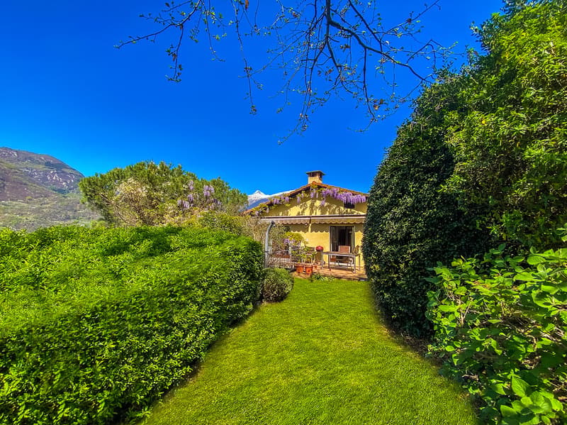 Grande maison unifamiliale avec jardin et vue sur les châteaux de Bellinzona (1)