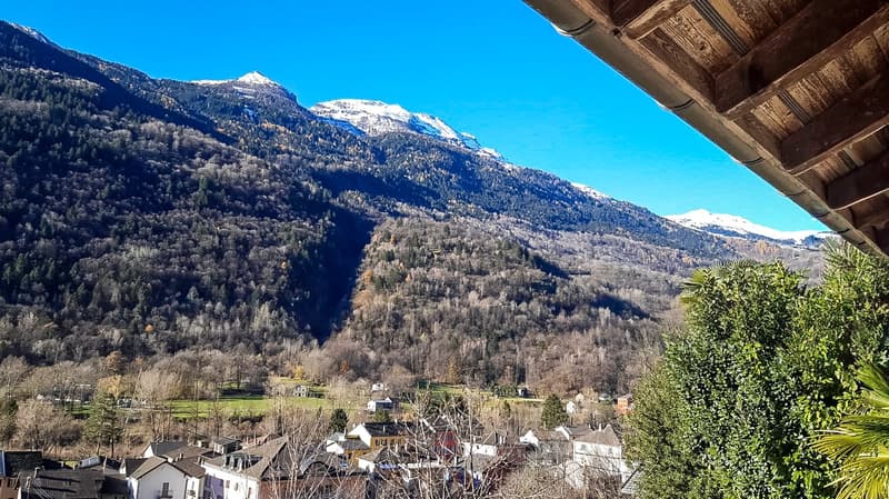 Typisches Tessiner Haus mit Stall, Grotte, Garage, Keller und Wald (4)