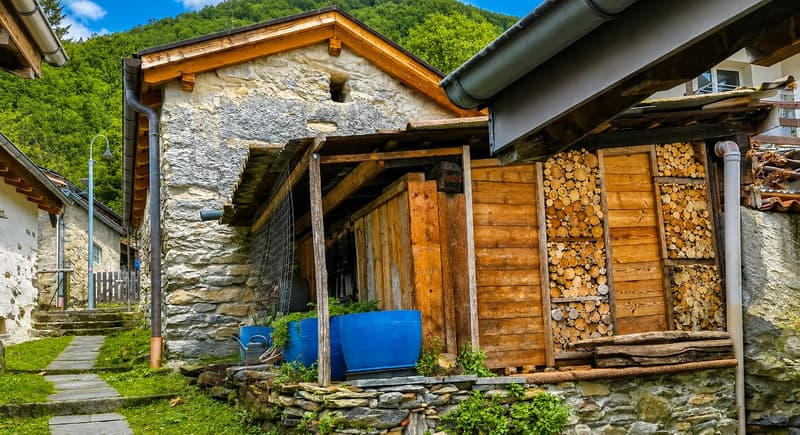 Tipica casa ticinese nel suggestivo Borgo di Viona, a Brione sopra Minusio (28)
