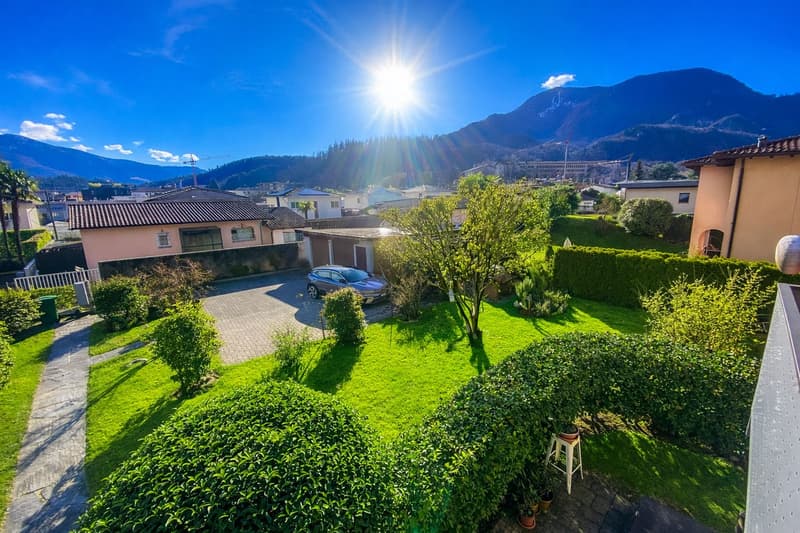 Haus mit zwei Wohnungen und schönem Garten (3)