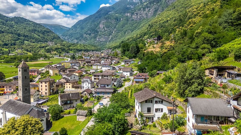Grande Casa Bifamiliare di 9 locali da rinnovare, con terreno edificabile (26)