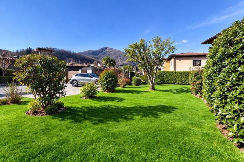 Haus mit zwei Wohnungen und schönem Garten (3)