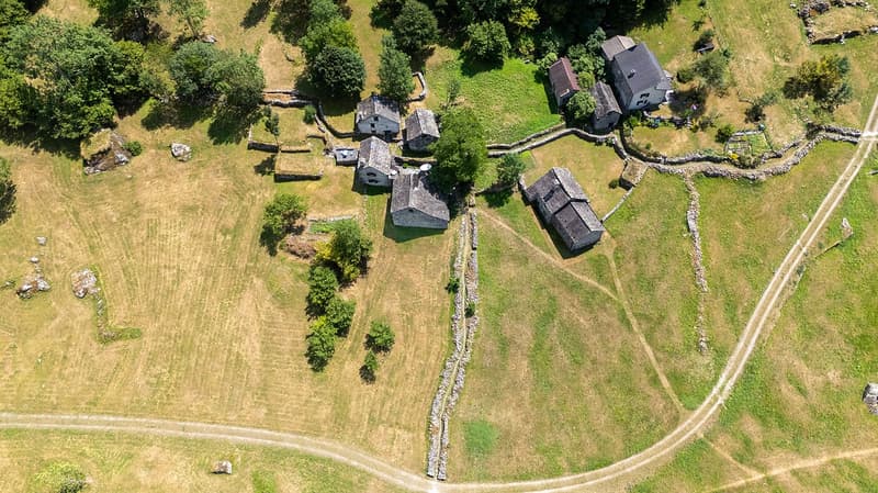 Rustiko zur Renovierung mit Grundstück (13)