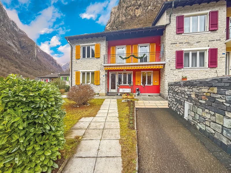 Large semi-detached house in Alta Vallemaggia (1)