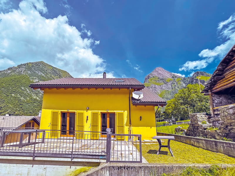 Bleniotal: Einfamilienhaus mit garten und garage (1)
