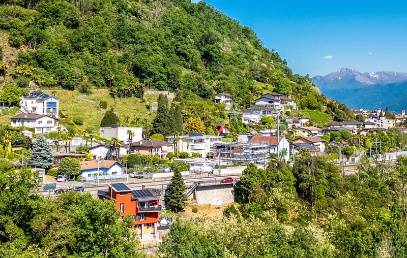 Zweitwohnsitz: 3.5 Zimmer-Wohnung im obersten Stockwerk mit Zugang zur Promenade am Fluss Maggia (22)