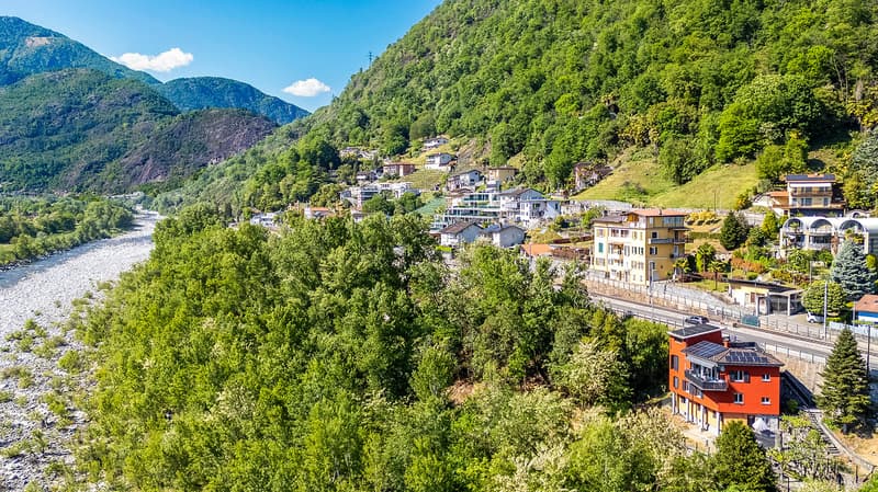 Zweitwohnsitz: 3,5-Zimmer-Wohnung mit Panoramablick auf den Fluss Maggia (1)