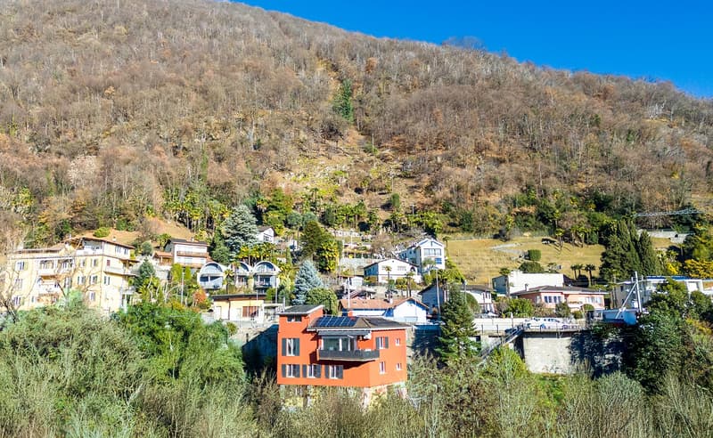 Splendida casa plurifamiliare di 10 locali a Solduno (2)