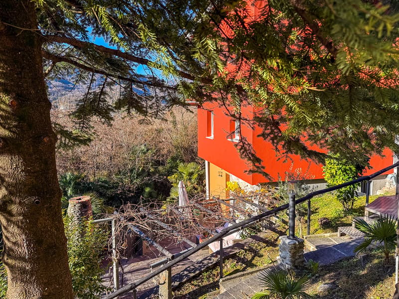 Splendida casa plurifamiliare di 10 locali a Solduno (6)