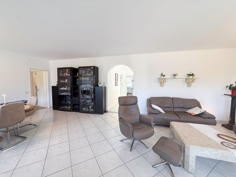 4.5 locali con vista aperta a Tenero - Terrasse und Weitsicht (6)
