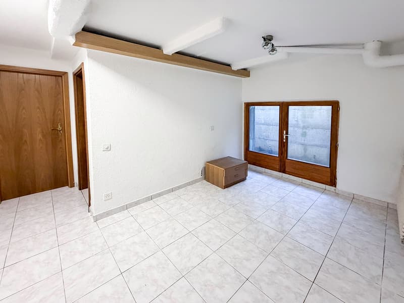 Grande casa unifamiliare completamente da rinnovare (22)