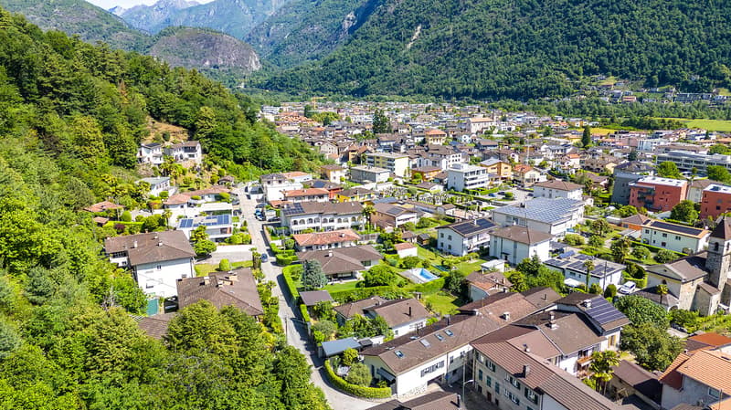 Grande casa unifamiliare completamente da rinnovare (26)