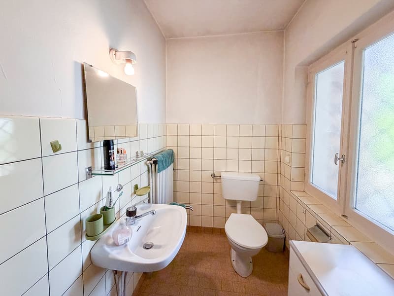 Grande casa unifamiliare completamente da rinnovare (17)