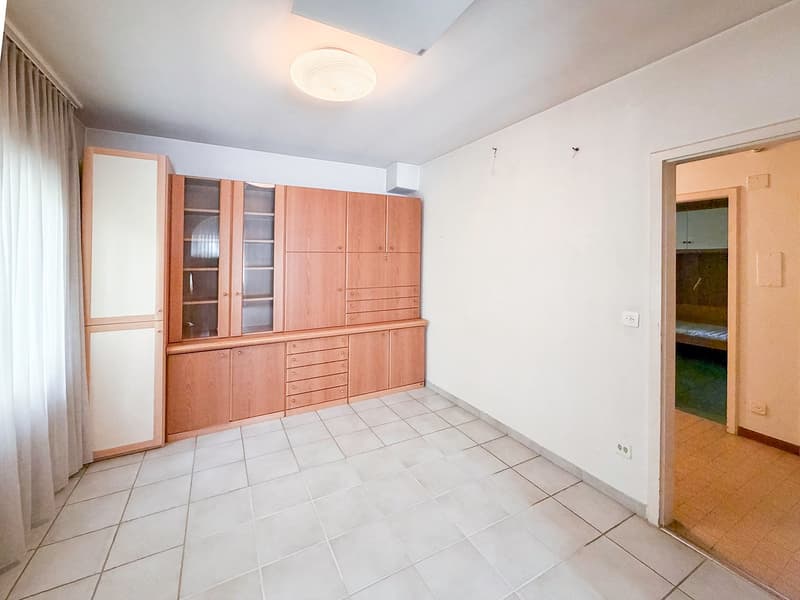 Grande casa unifamiliare completamente da rinnovare (21)
