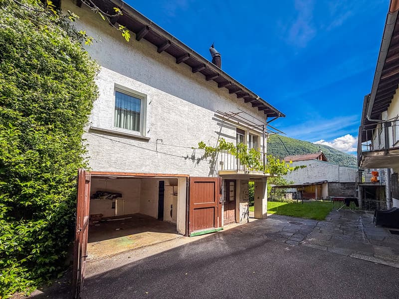 Grande casa unifamiliare completamente da rinnovare (8)