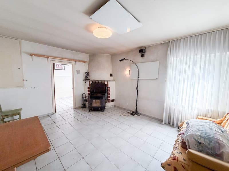Grande casa unifamiliare completamente da rinnovare (9)