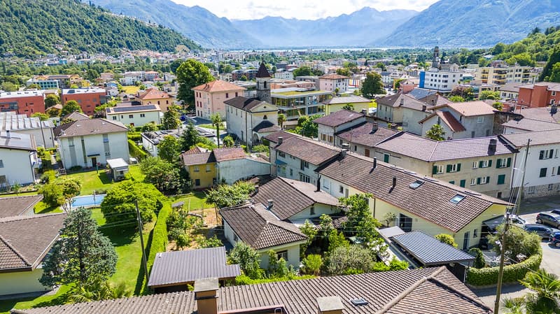 Grande casa unifamiliare completamente da rinnovare (5)