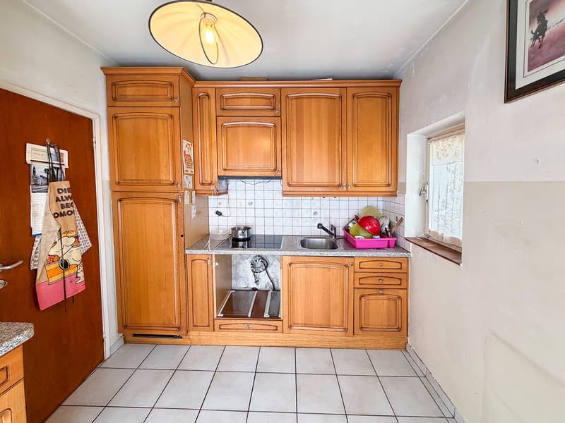 Grande casa unifamiliare completamente da rinnovare (11)