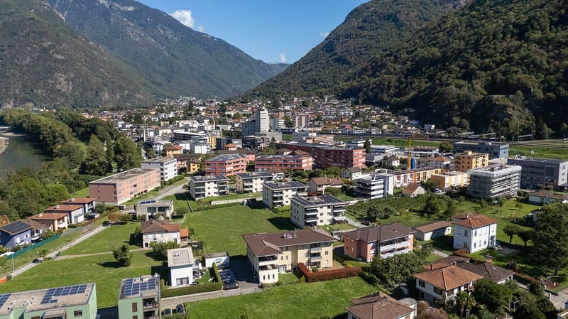 Luminoso appartamento all’ultimo piano con terrazza e 2 parcheggi (18)